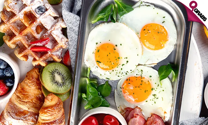 Breakfast Buffet & Pool Access at Treffen House Hotel!